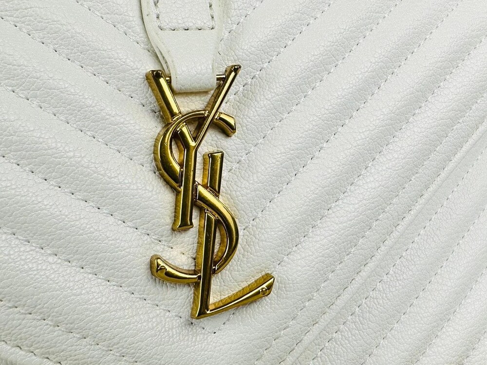 Yves Saint Laurent Medium Crema Handbag with Chevron Calfskin and Gold Chain - Picture 3 of 6